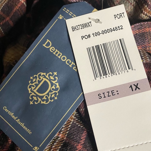 NWT Democracy Women's Plaid Button Up
Long Tab Sleeve Shirt Blouse Plus vNeck - Picture 8 of 10